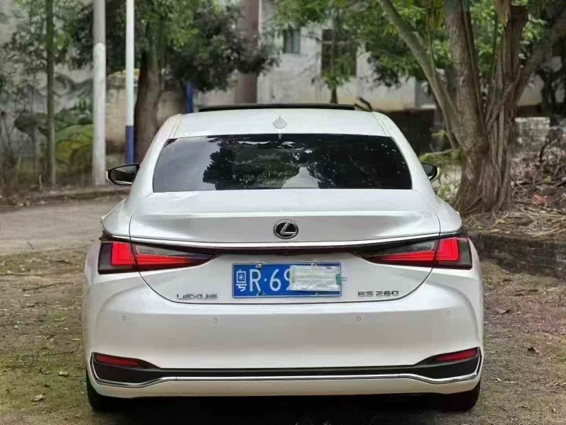 广州19年雷克萨斯ES9