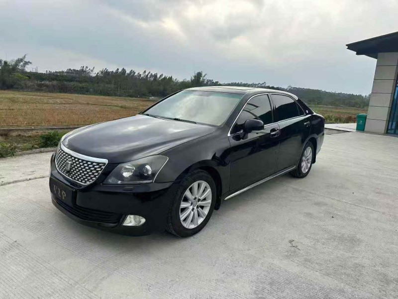 广州11年丰田皇冠2