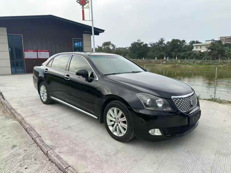 广州11年丰田皇冠3