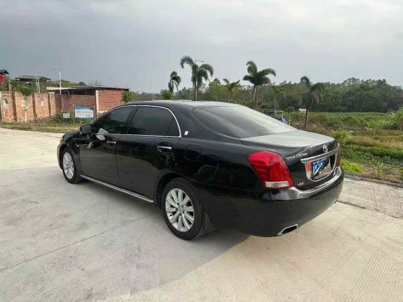 广州11年丰田皇冠7