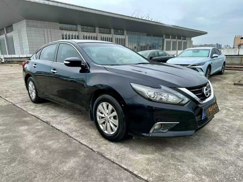 东莞18年日产天籁2