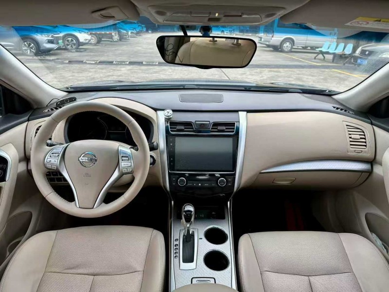 东莞18年日产天籁5