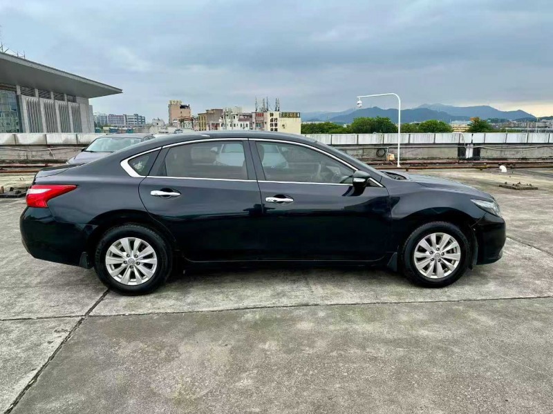 东莞18年日产天籁9