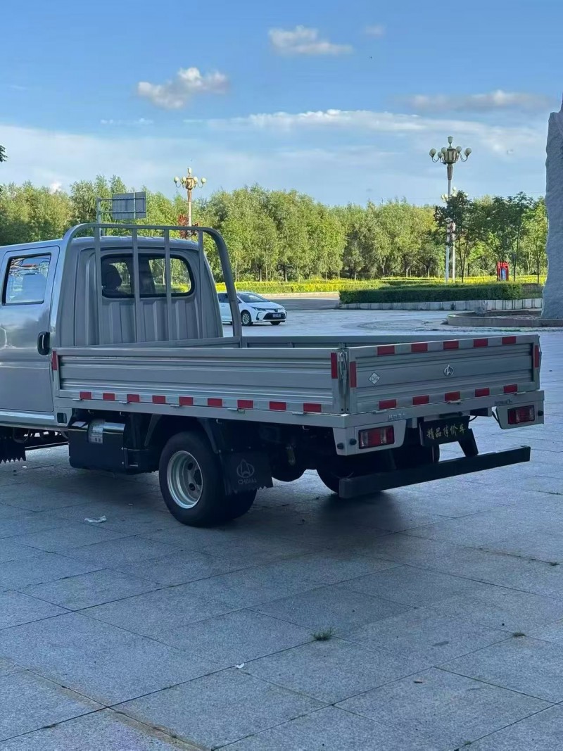 吉林25年长安汽车跨越8