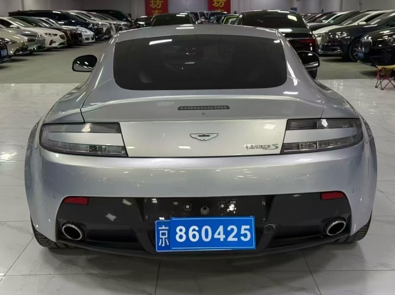 廊坊13年阿斯顿·马丁V8 Vantage9