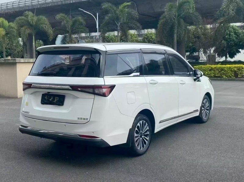 厦门22年五菱汽车佳辰9