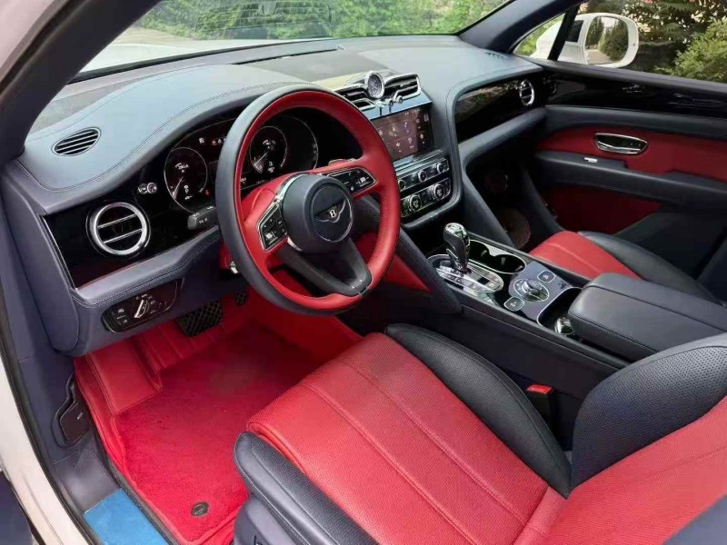 沧州21年宾利添越4