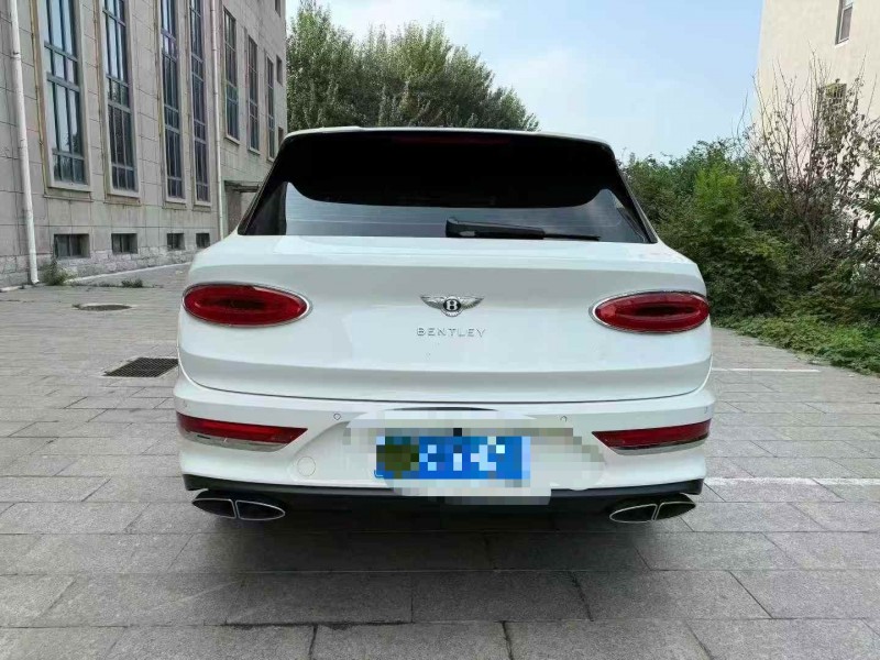 沧州21年宾利添越9