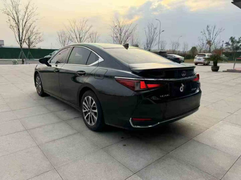 苏州23年雷克萨斯ES8