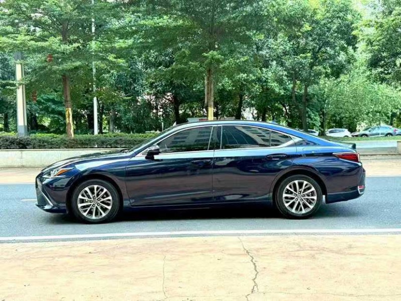 东莞23年雷克萨斯ES7