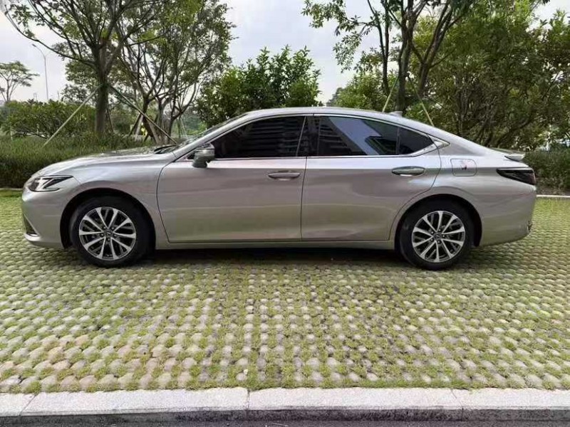 东莞25年雷克萨斯ES9