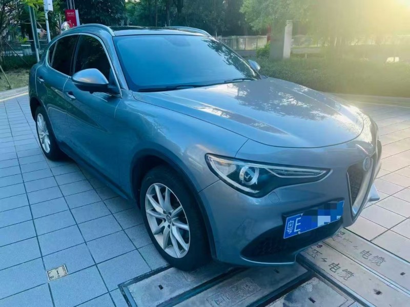 深圳19年阿尔法·罗密欧Stelvio3