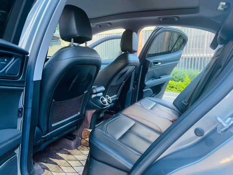 深圳19年阿尔法·罗密欧Stelvio5