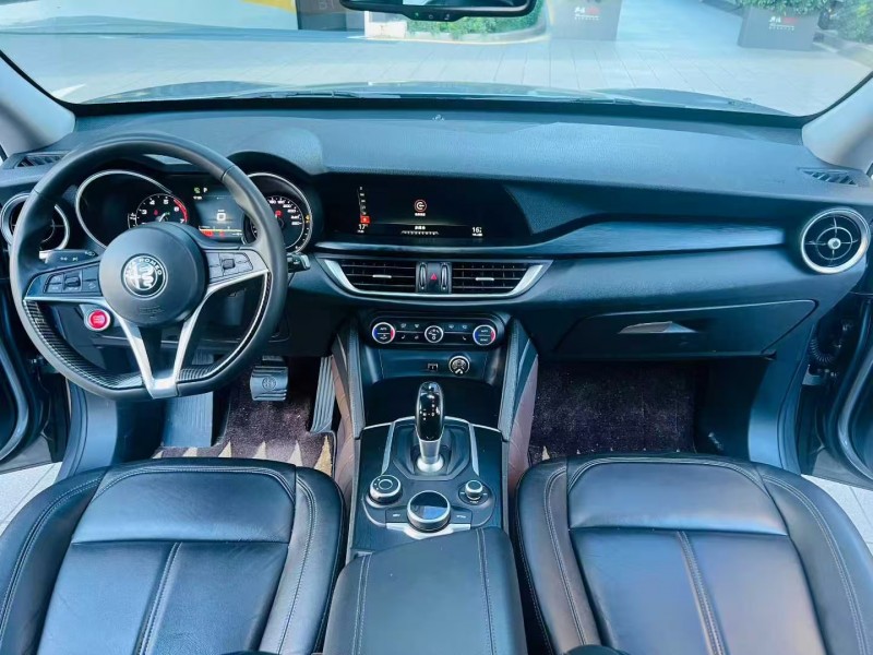 深圳19年阿尔法·罗密欧Stelvio6