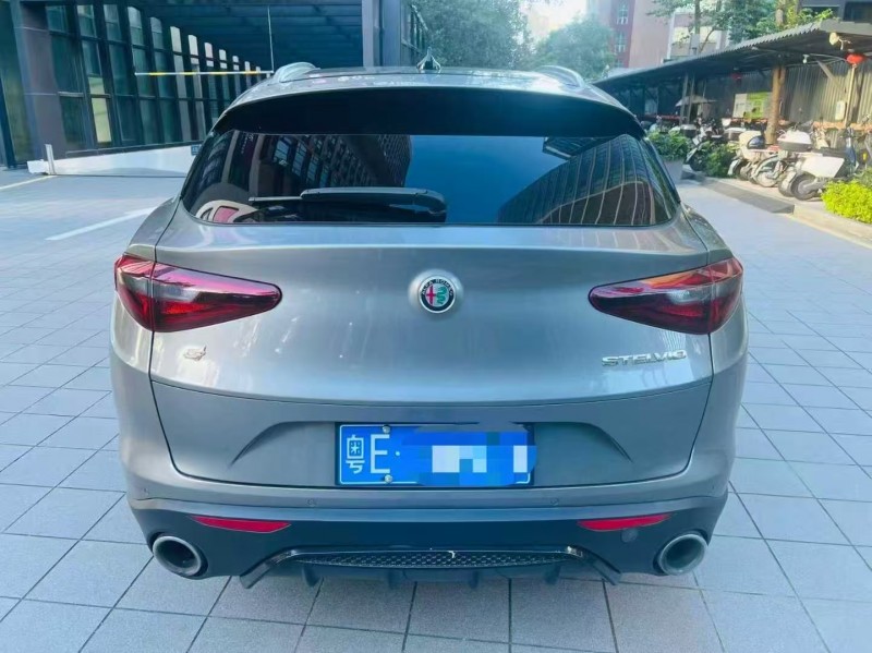 深圳19年阿尔法·罗密欧Stelvio9