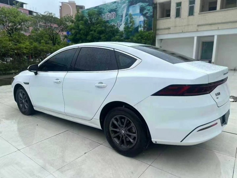 河源23年比亚迪秦8