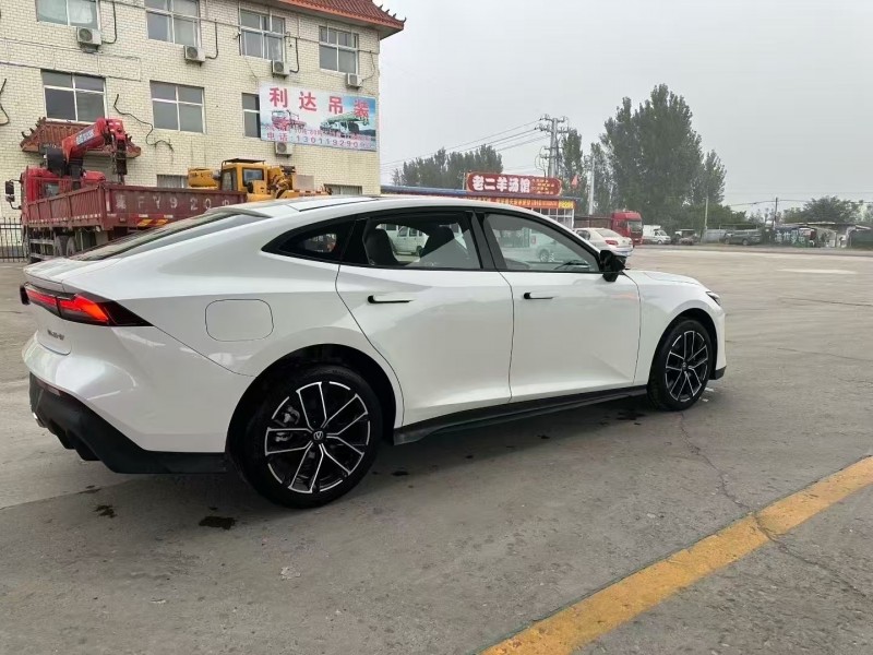 保定25年长安汽车UNI7