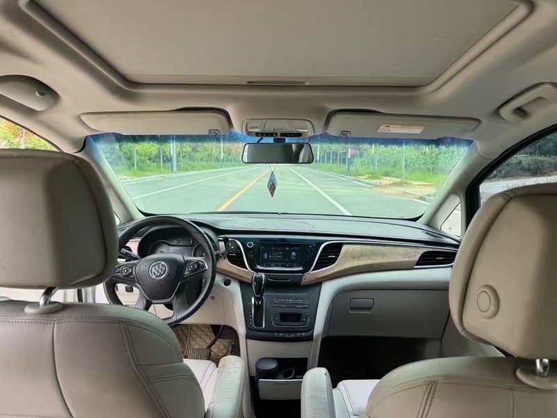 保定19年别克GL83