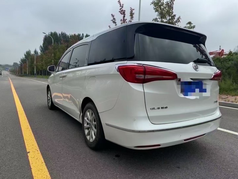 保定19年别克GL85