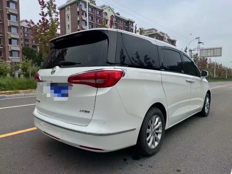 保定19年别克GL86