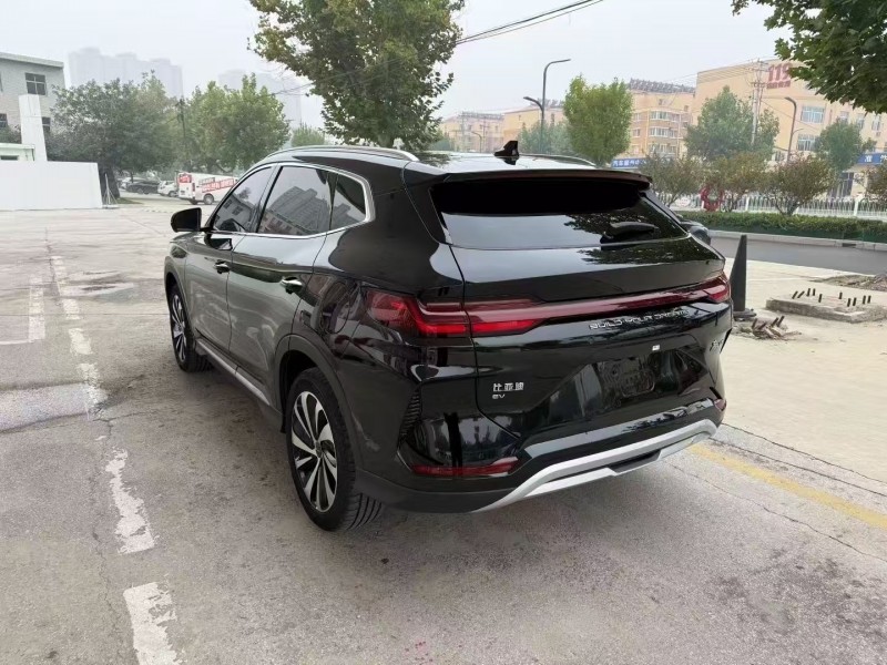 保定23年比亚迪宋8