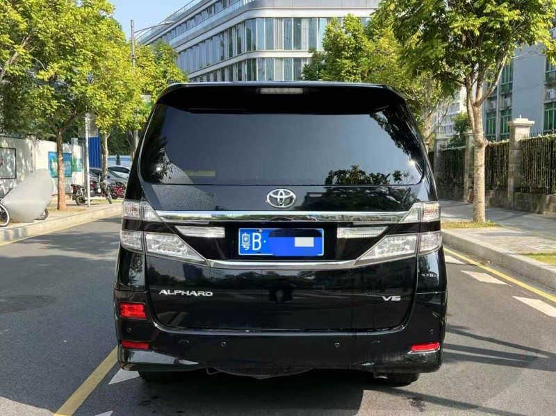 深圳13年丰田埃尔法9