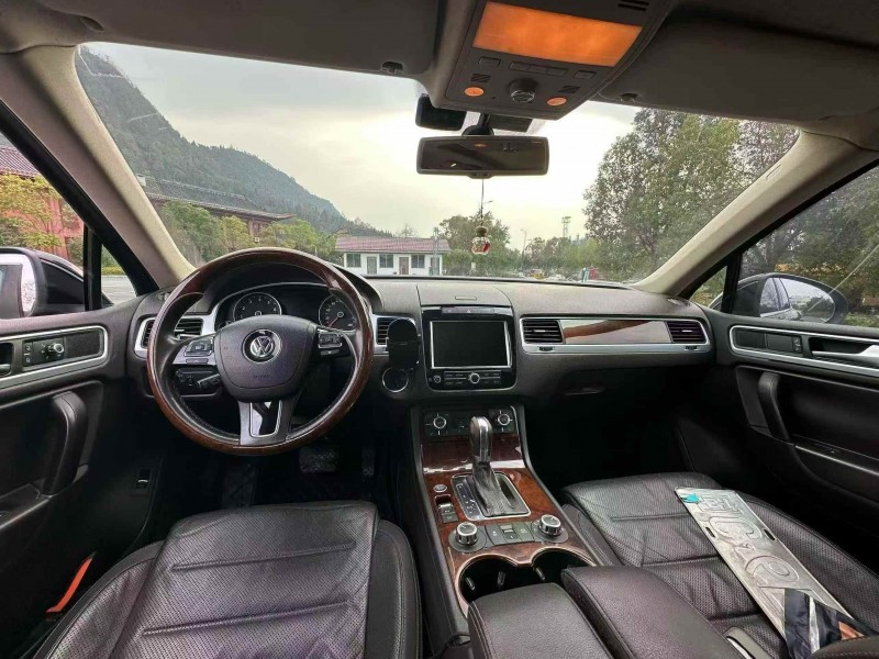 重庆12年大众途锐4