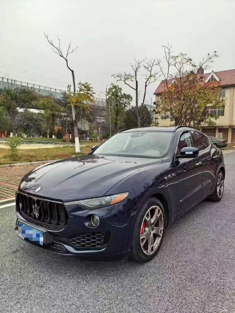 济宁17年玛莎拉蒂Levante2