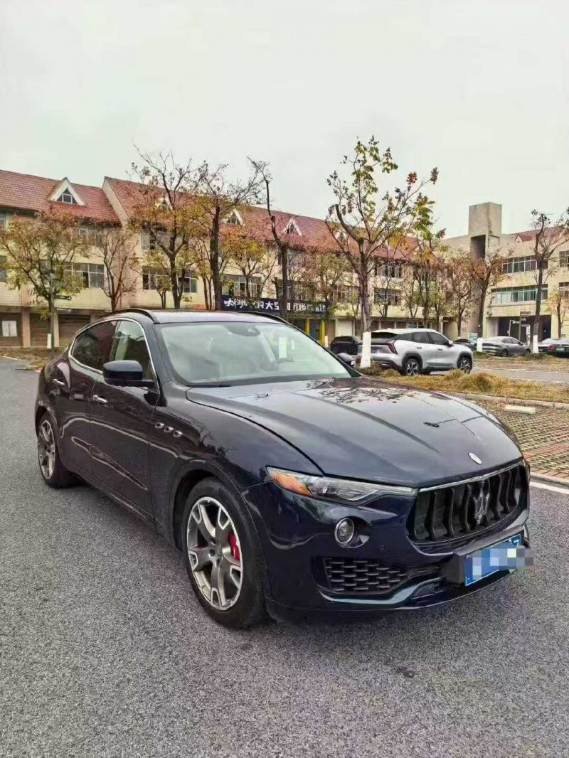 济宁17年玛莎拉蒂Levante3