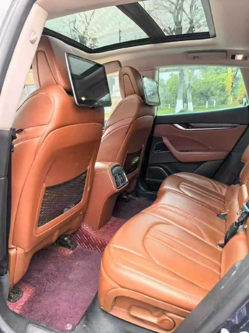 济宁17年玛莎拉蒂Levante5