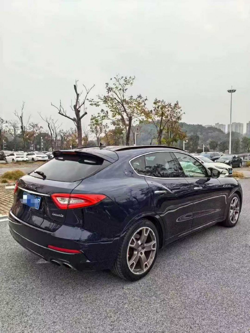 济宁17年玛莎拉蒂Levante7