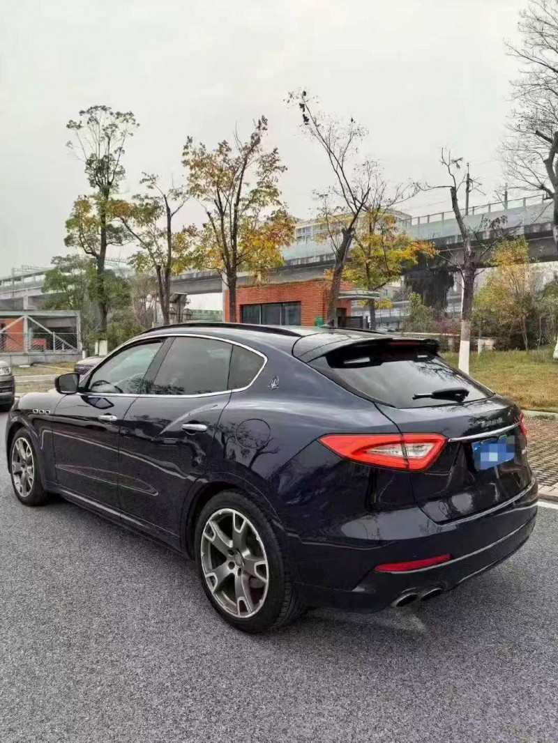 济宁17年玛莎拉蒂Levante8