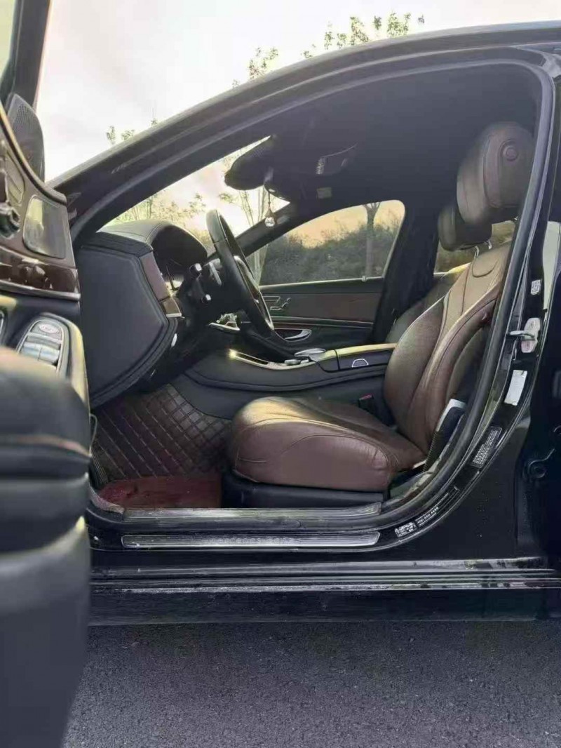 唐山17年奔驰迈巴赫S级4