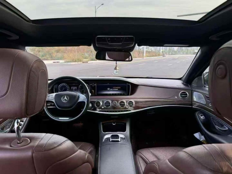 唐山17年奔驰迈巴赫S级5