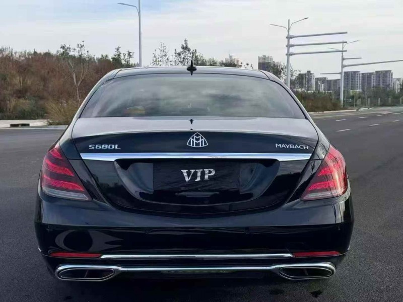唐山17年奔驰迈巴赫S级9