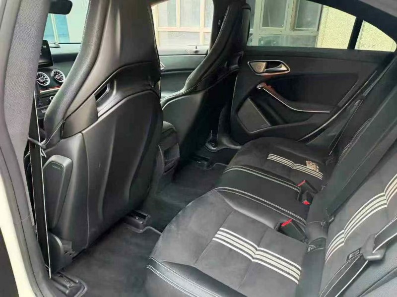 郑州17年奔驰CLA7