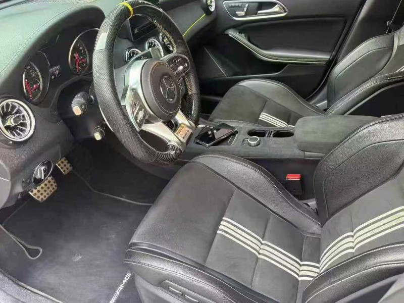 郑州17年奔驰CLA8