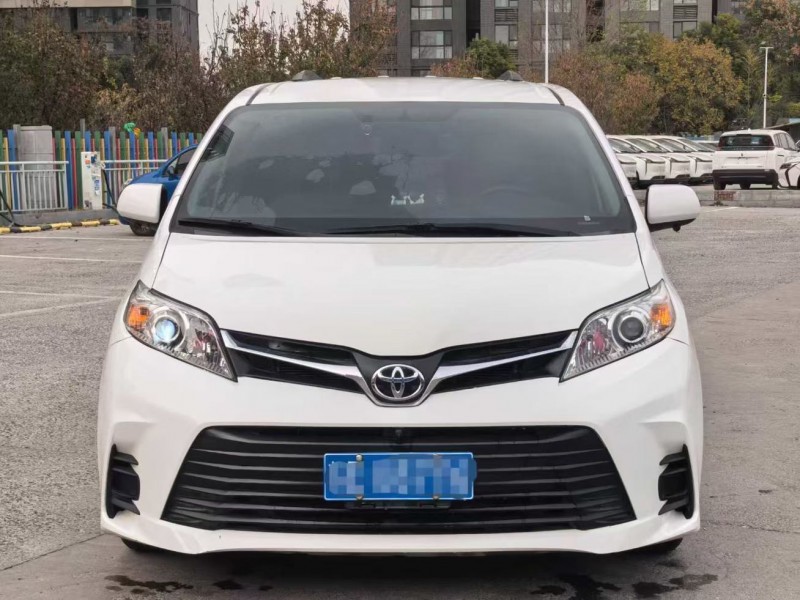 郑州22年丰田塞纳1