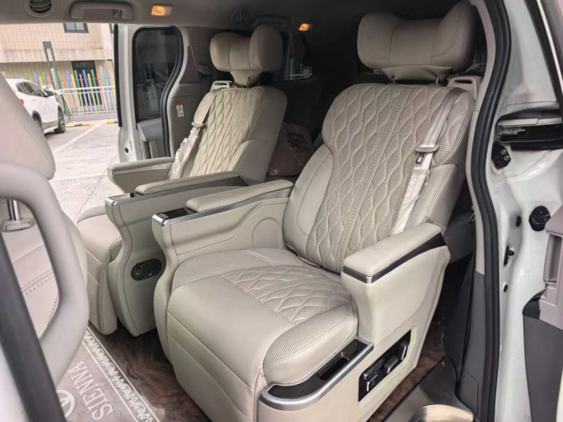 郑州22年丰田塞纳4