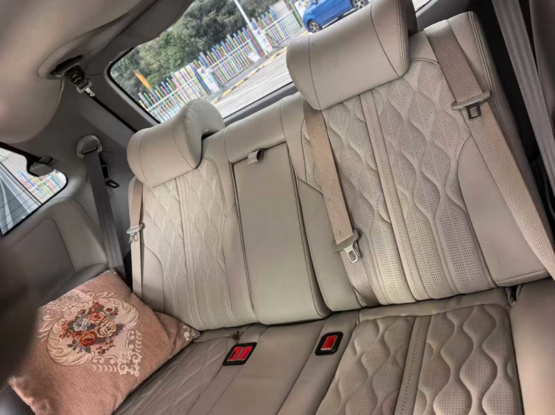 郑州22年丰田塞纳5