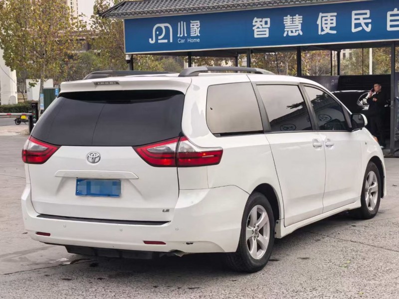 郑州22年丰田塞纳7