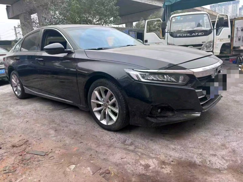 南昌21年本田雅阁2