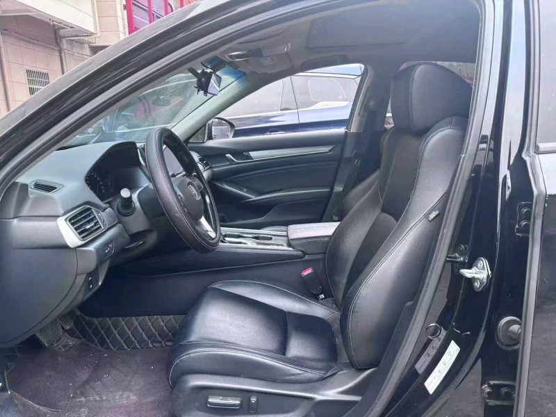 南昌21年本田雅阁4