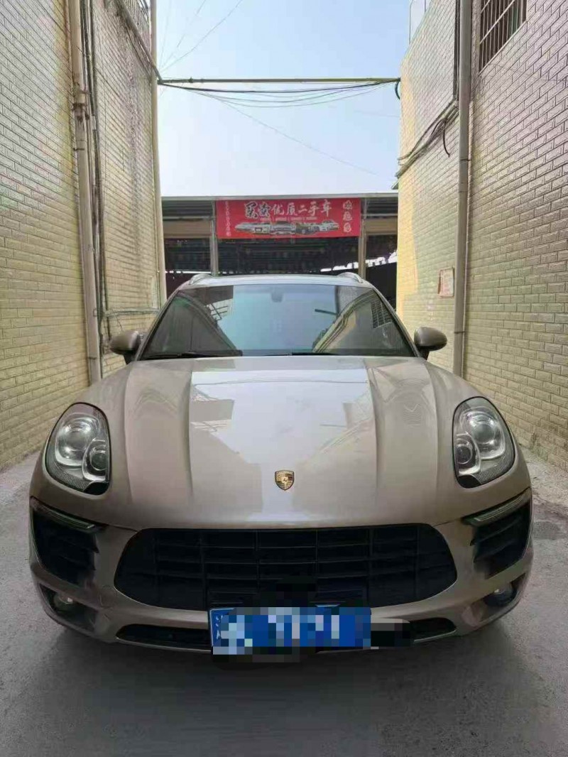 张家界15年保时捷Macan1
