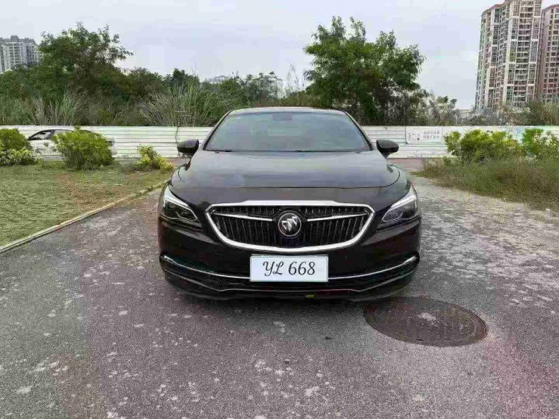 南宁18年别克君越1