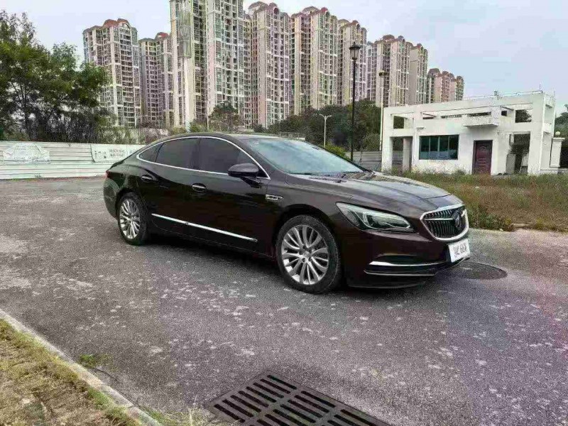 南宁18年别克君越2