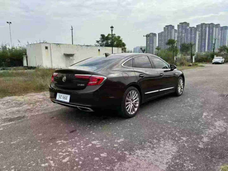 南宁18年别克君越8