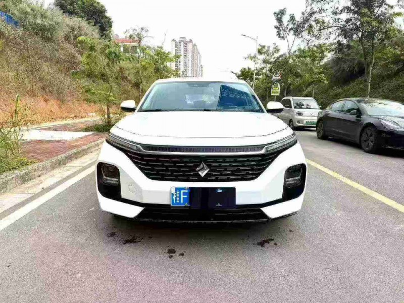 南宁21年宝骏RC51