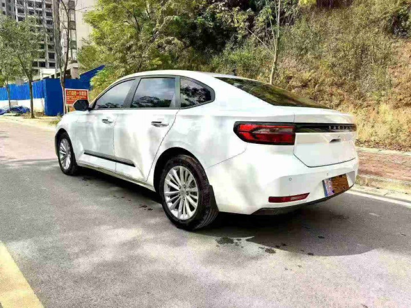 南宁21年宝骏RC57