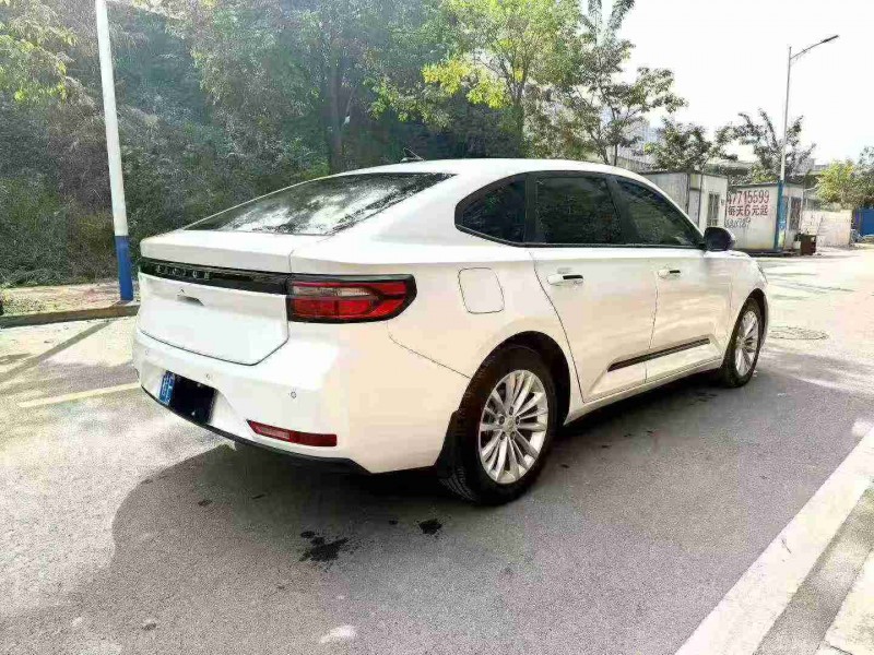 南宁21年宝骏RC58